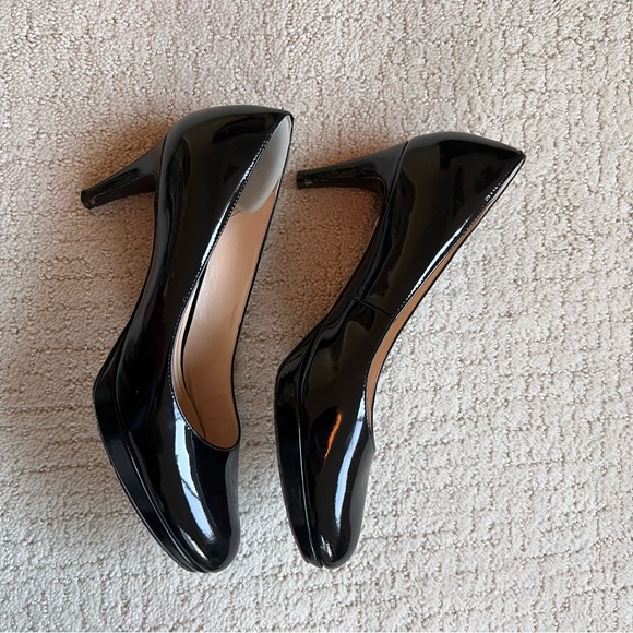 Beautiful patent Cole Han heels - Picture 4 of 10